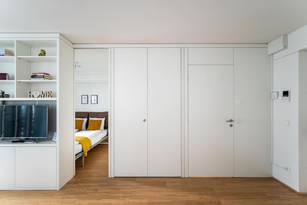 Apartment Hm • New Studio By Wu & Messe Vienna
